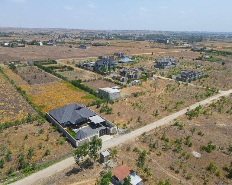 4 Advantages of buying land in acres